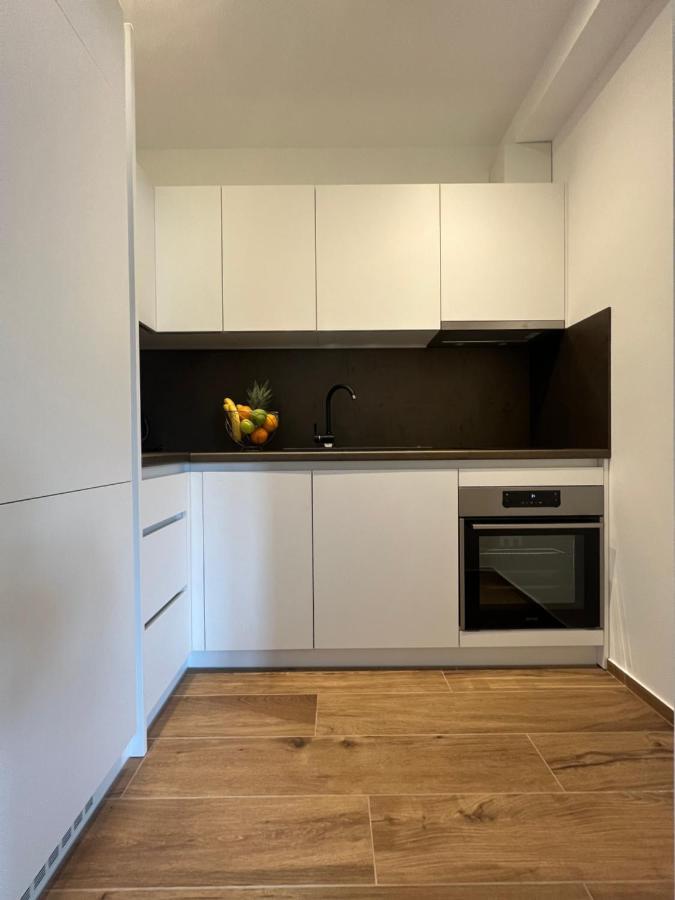 Vila Zrina - Apartmani โตรกีร์ ภายนอก รูปภาพ