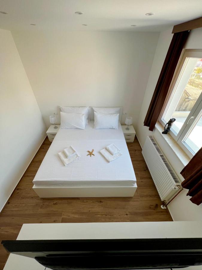 Vila Zrina - Apartmani โตรกีร์ ภายนอก รูปภาพ