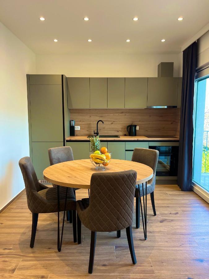 Vila Zrina - Apartmani โตรกีร์ ภายนอก รูปภาพ