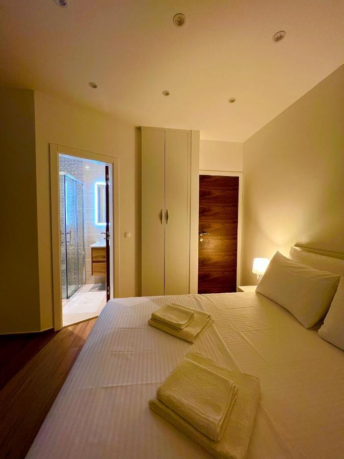 Vila Zrina - Apartmani โตรกีร์ ภายนอก รูปภาพ