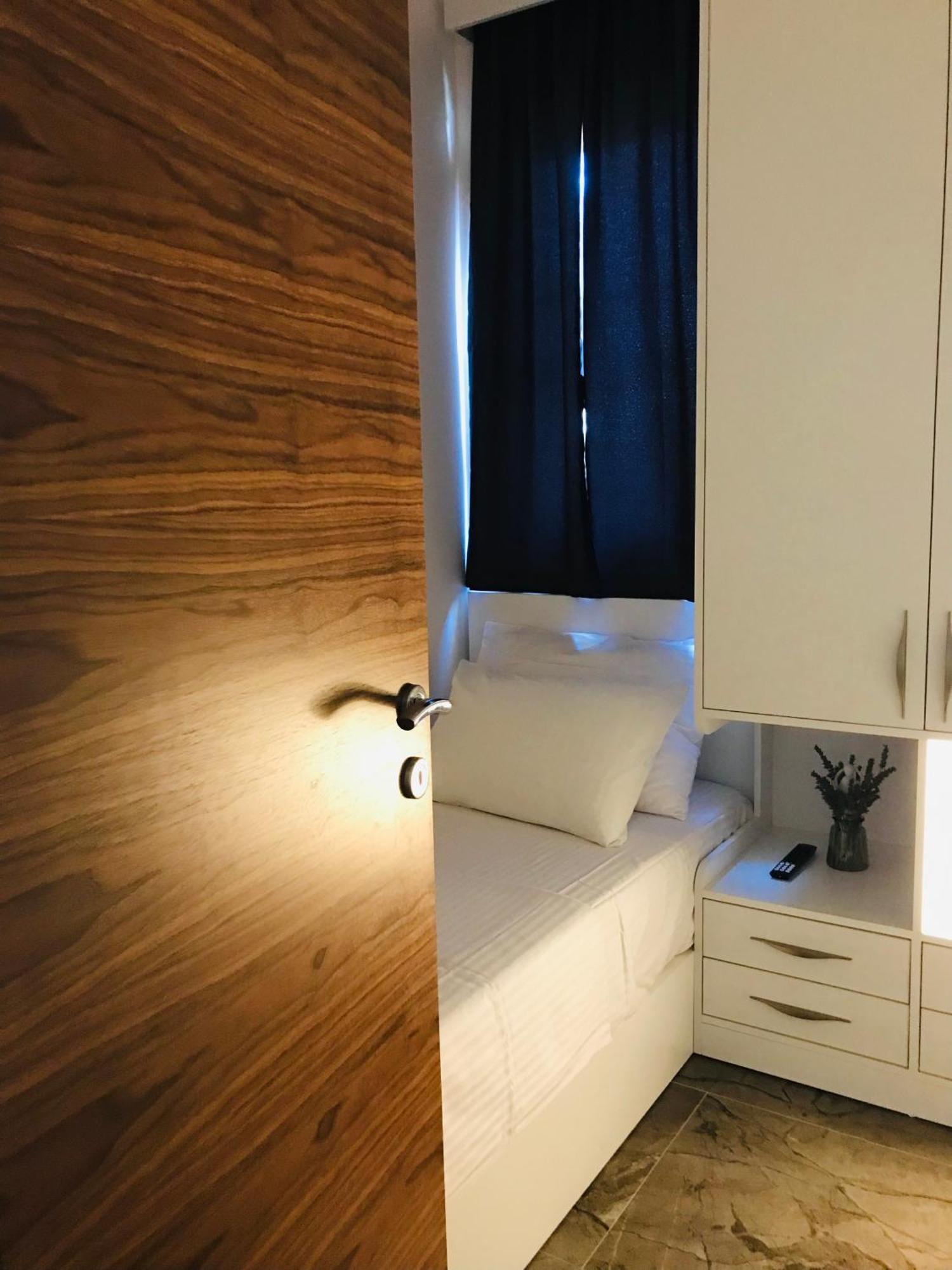 Vila Zrina - Apartmani โตรกีร์ ภายนอก รูปภาพ