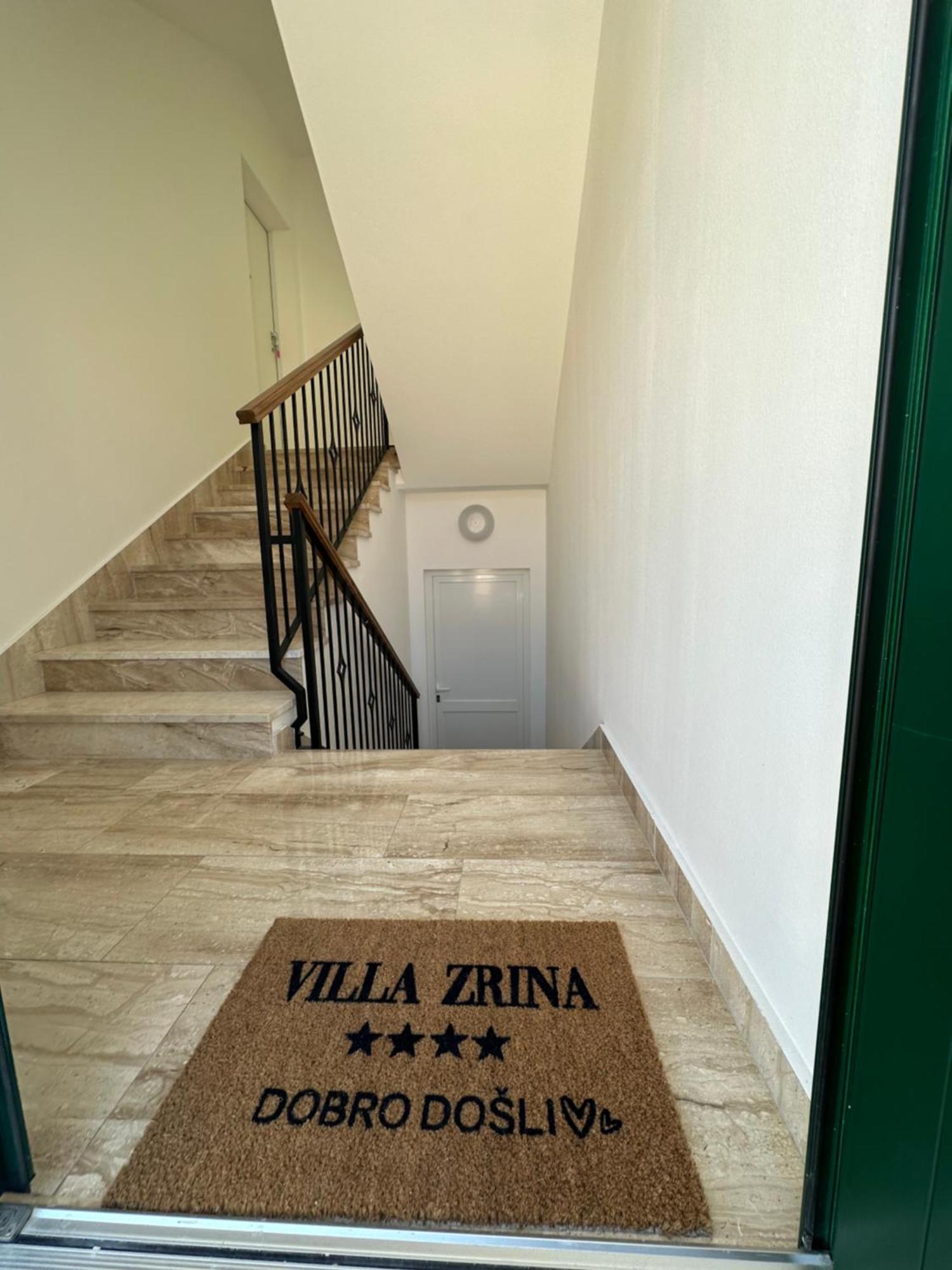 Vila Zrina - Apartmani โตรกีร์ ภายนอก รูปภาพ