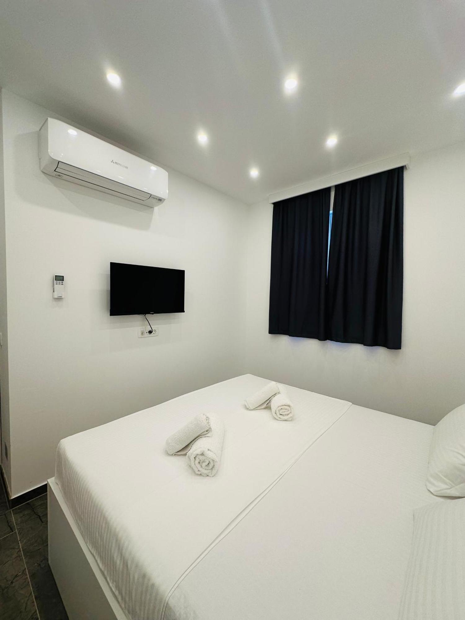 Vila Zrina - Apartmani โตรกีร์ ภายนอก รูปภาพ