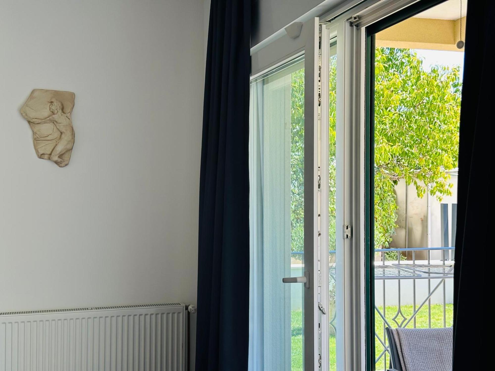 Vila Zrina - Apartmani โตรกีร์ ภายนอก รูปภาพ