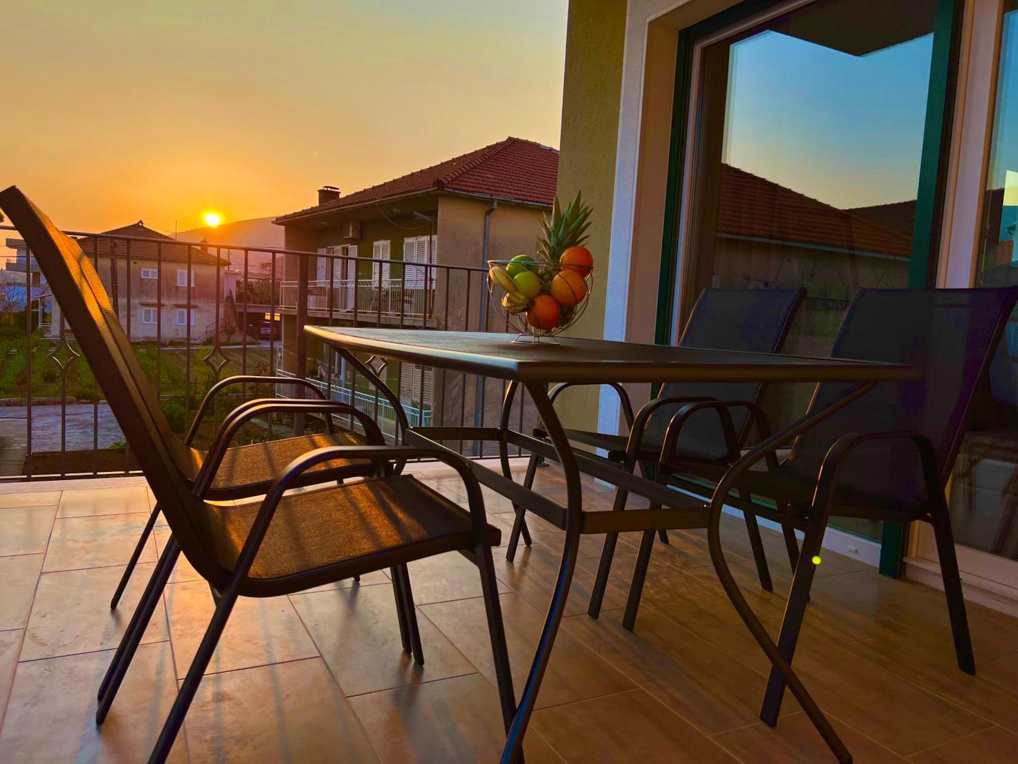 Vila Zrina - Apartmani โตรกีร์ ภายนอก รูปภาพ